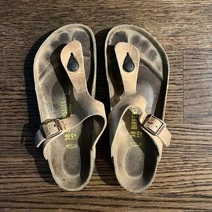 Light Camel Gizeh Birkenstocks